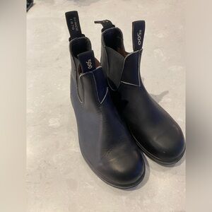 Blundstone boots, size 9.5 (US) 6.5 (AUS), black leather, worn twice